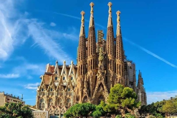 BASÍLICA SAGRADA FAMILIA, UN TEMPLO CONVERTIDO EN OBRA DE ARTE UNIVERSAL [24597]